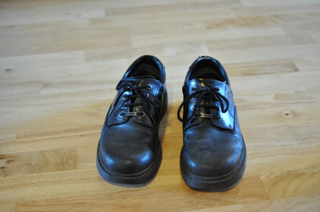 Mattapintaiset mustat Camel Activen Gore-tex kengät. Tämä on toinen parini samanlaisia kenkiä, ensimmäiset taisivat kestää vuosia.